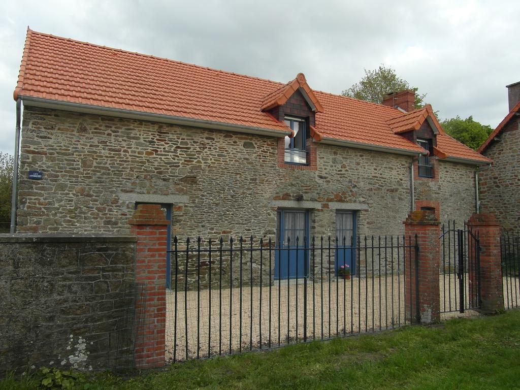 Les Hirondelles De La Baie Villa Vains Exteriör bild